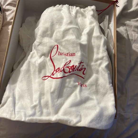 Louboutin - Picture 4 of 5